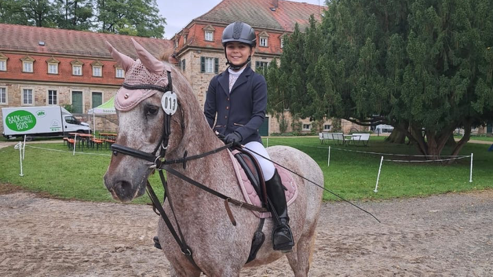 Finanzielle Unterstützung für Schulpony campaign photo, 1 of 8