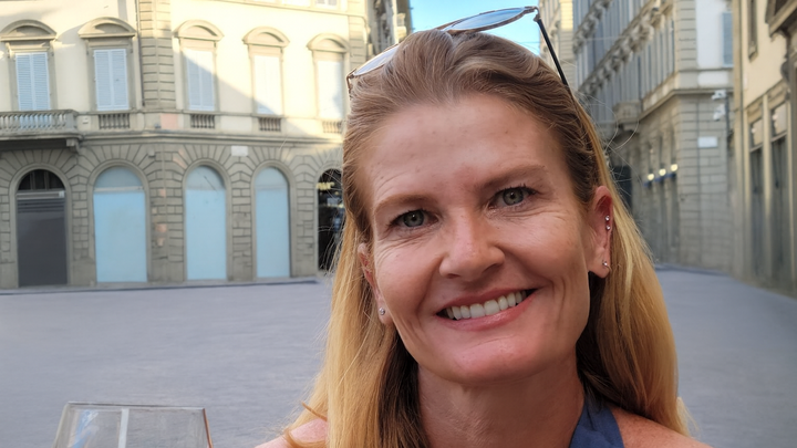 Help Camille get her unforgettable 35 plus 5 campaign photo, 1 of 6