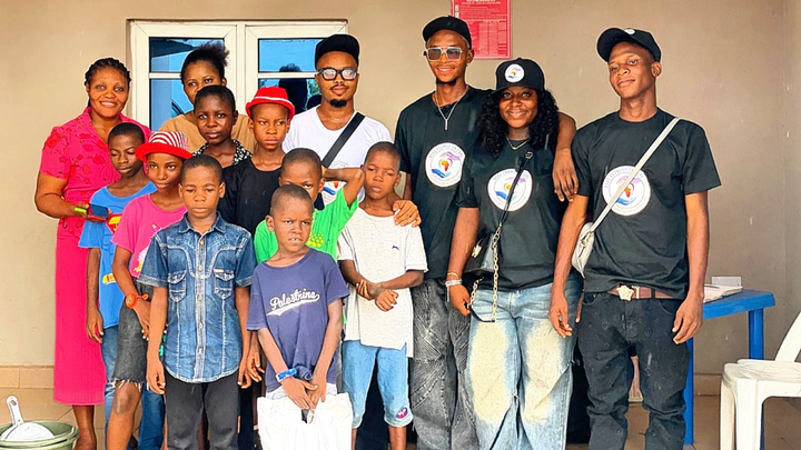 Help Ons Voedsel en Zorgpakketten te Leveren in Lagos Season campaign photo, 1 of 5