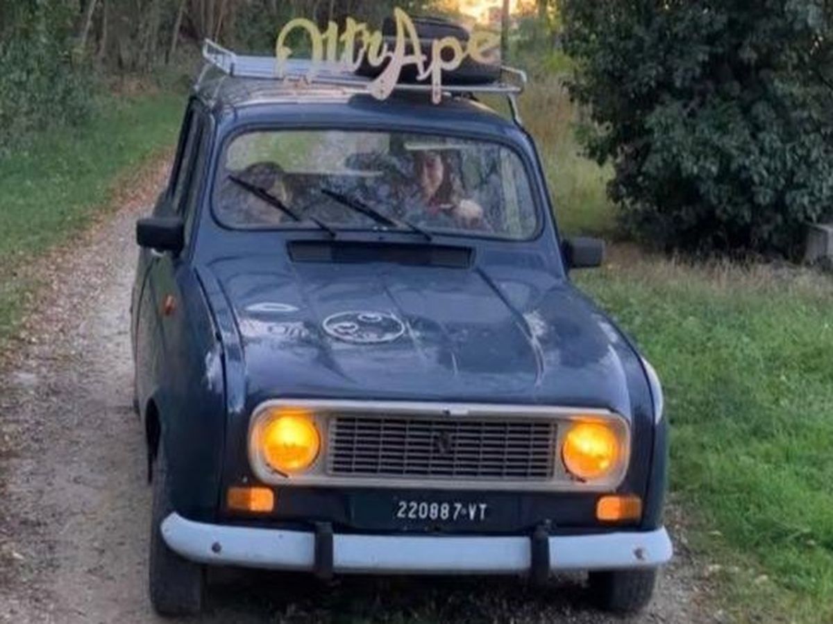 La RENAULT 4 di RADIOIMMAGINARIA deve Cambiare Vestito campaign photo, 1 of 8