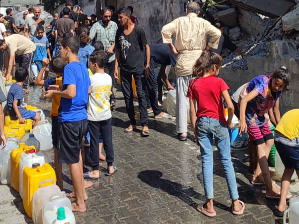 A fournir de l'eau potable a les enfants a Gaza campaign photo, 1 of 7