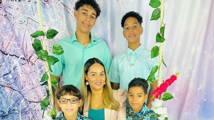 Apoya a esta madre a darle un mejor mañana a sus hijos campaign photo, 1 of 3