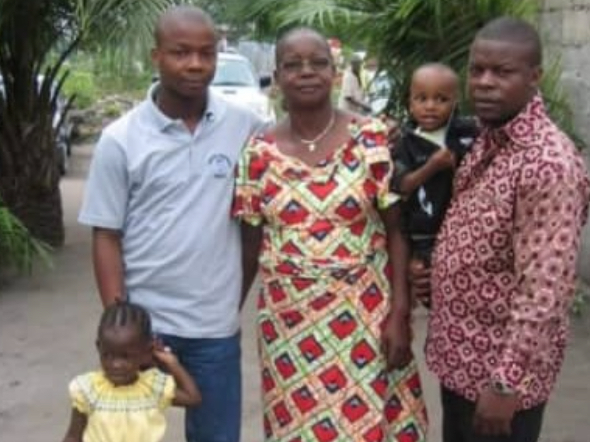 A last goodbye for Joséphine – Help her reunite with her campaign photo, 1 of 4