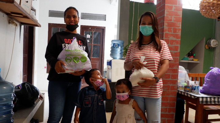 Empowering Indonesian single mothers in street situations campaign photo, 1 of 6