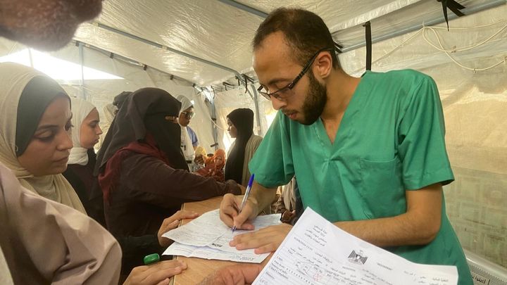 Foto de la recaudación de fondos Help Dr. Jehad save lives and survive with his family, 1 de 8