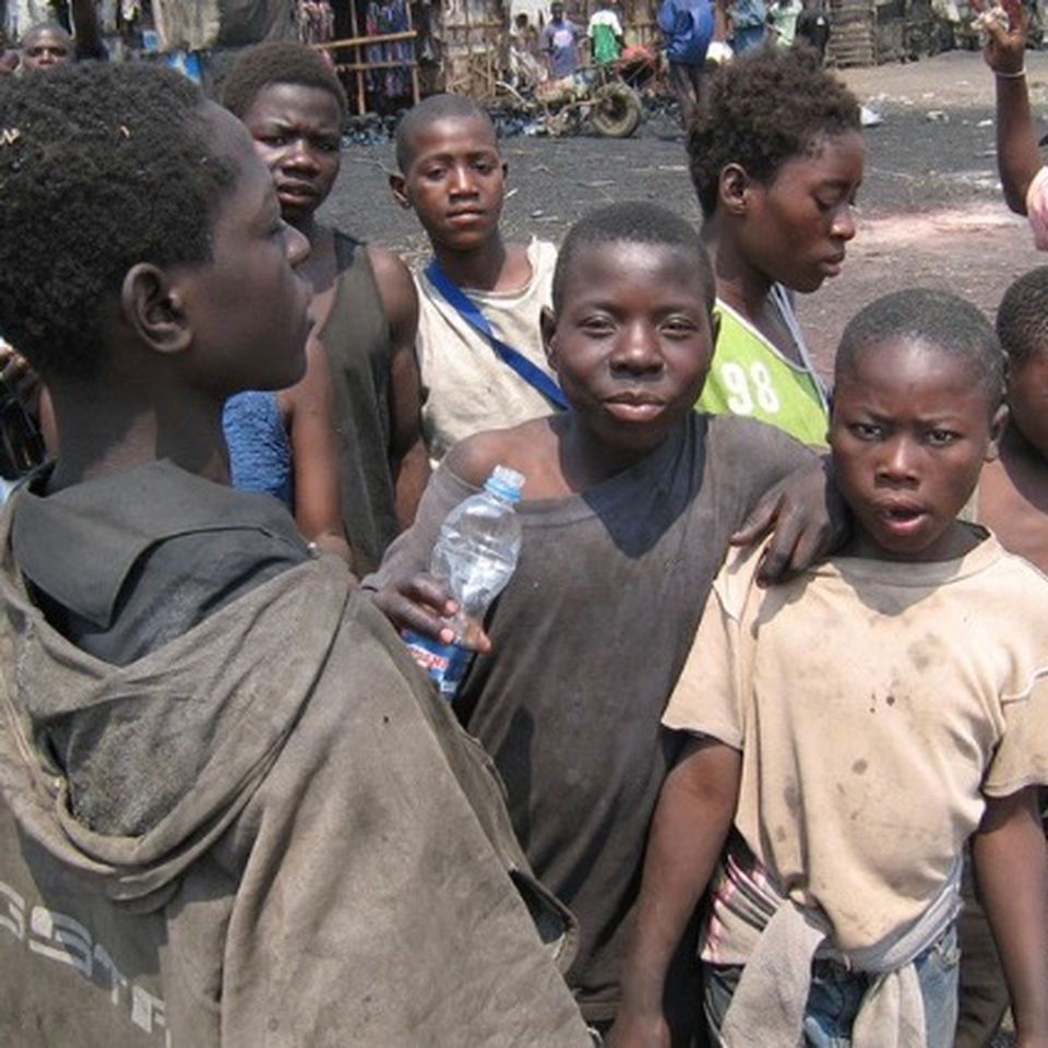 Donate to help the children in the street for Christmas