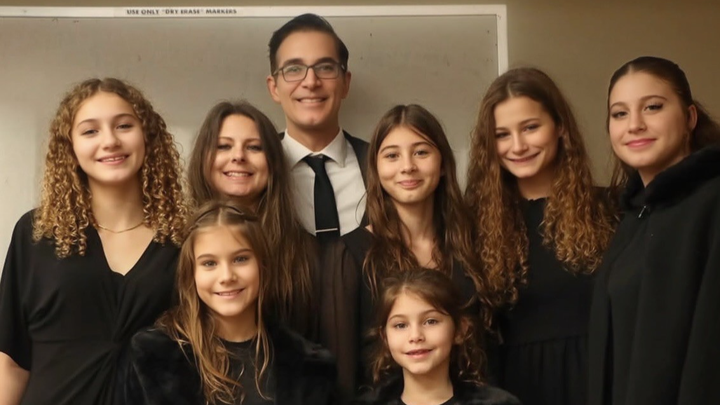 Support Steve, Kathaleen and their 6 Daughters campaign photo, 1 of 4