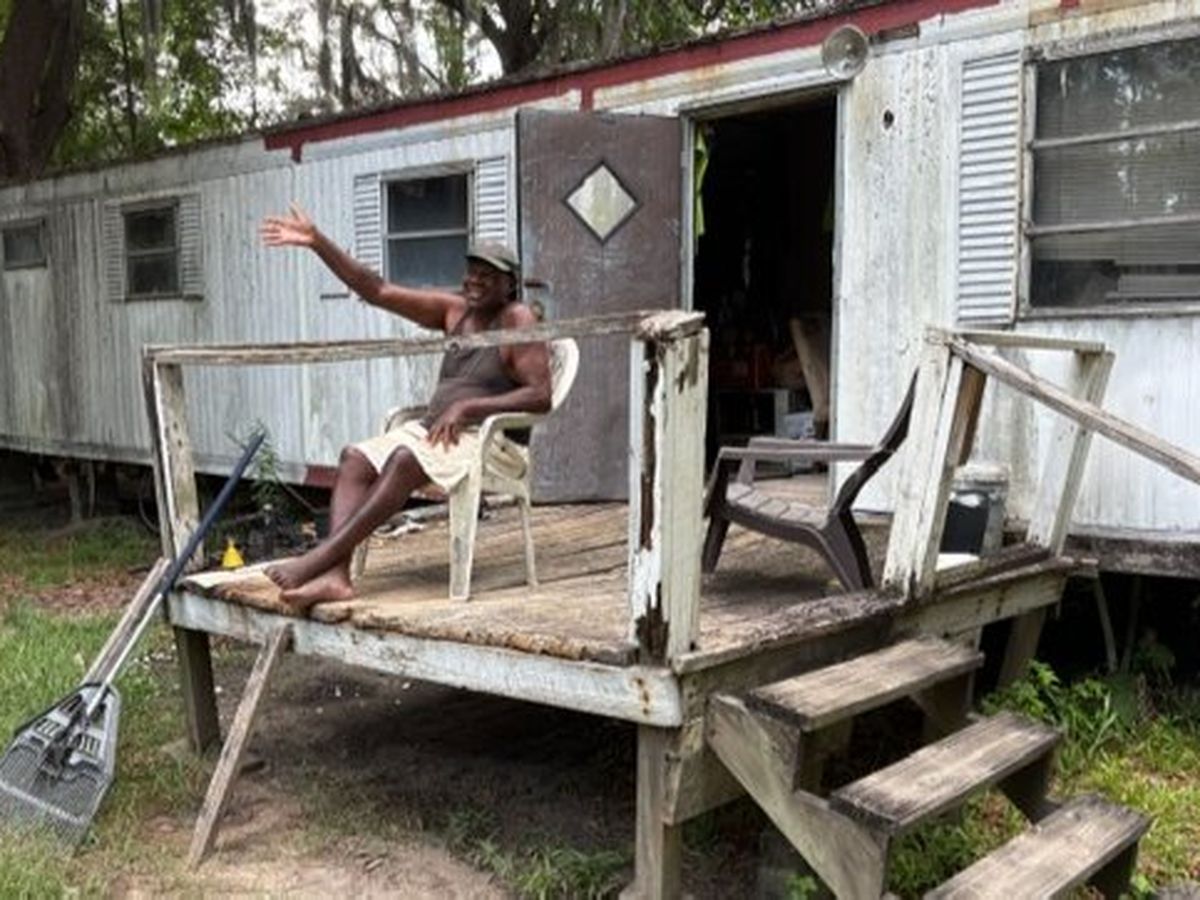 Help Tom Allen, Beaufort's unofficial greeter campaign photo, 1 of 8