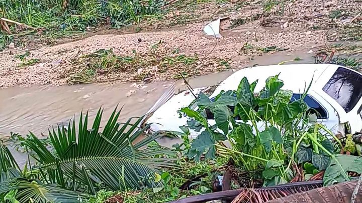 Help Jamaicans regain from hurricane melisa campaign photo, 1 of 7