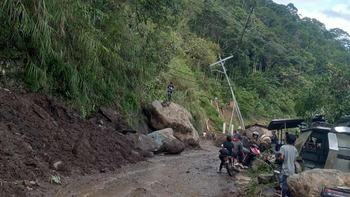 Support Filipino community affected by typhoon Uwan campaign photo, 1 of 7