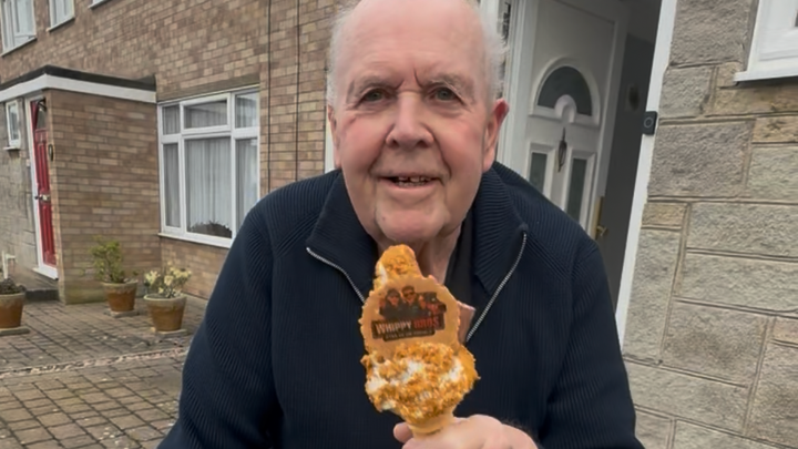 Donating money for Strawb for his precious ice creams! campaign photo, 1 of 3