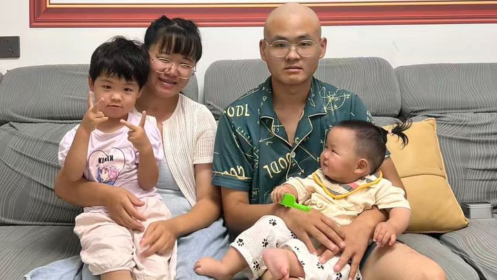 Help Yuhang Beat Bone Cancer for His Two Young Children campaign photo, 1 of 4