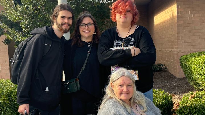 Support Melissa’s Family Through This Rough Patch campaign photo, 1 of 3