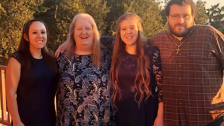 Help the family of Kathleen Warren after their loss campaign photo, 1 of 8