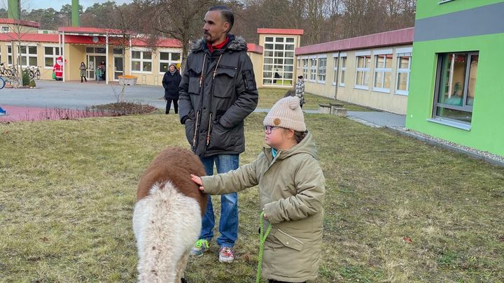 Alpakas im Klassenzimmer - Robinsonschule Bernau campaign photo, 1 of 8