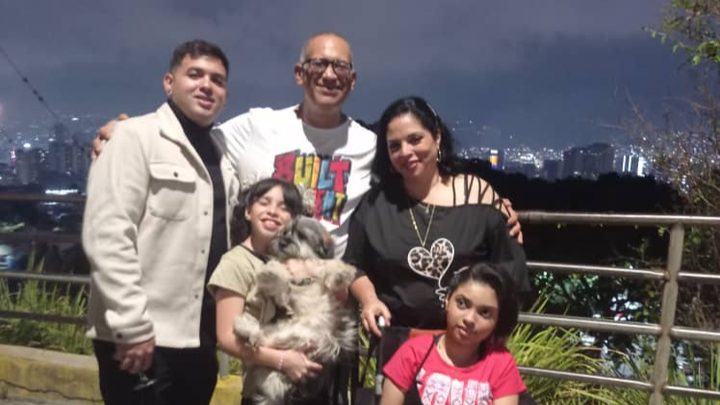 AYUDA URGENTE: Mi familia puede quedar sin hogar en vzla. campaign photo, 1 of 8