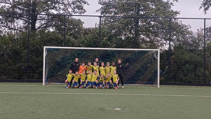 Help Ons Team Naar Het Internationale Voetbaltoernooi campaign photo, 1 of 6