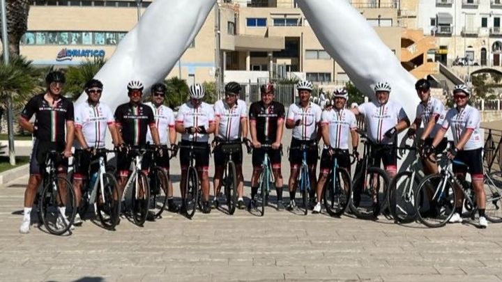 Foto van campagne Klim voor Helma: Steun Onze Mont Ventoux Beklimming, 1 van 3