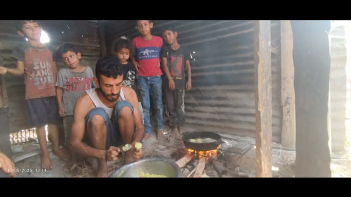 Support Zaki from Gaza, his 6 children and his ill mother campaign photo, 1 of 8