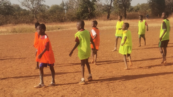 Pour aider les jeunes enfants sans les compassion campaign photo, 1 of 3
