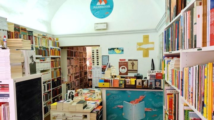 Aiuta la libreria Mannaggia a ripartire campaign photo, 1 of 5