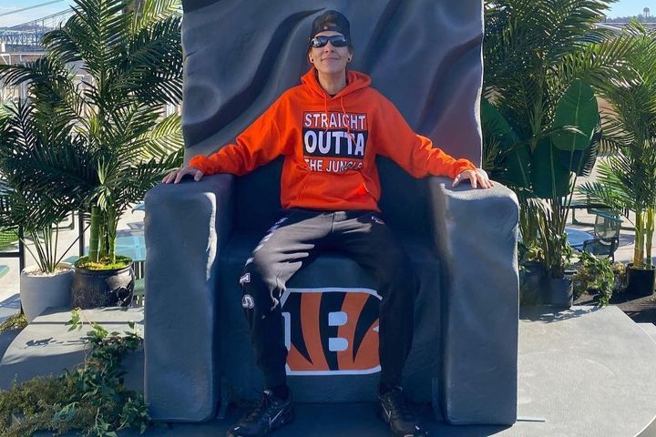 The Uplift: GoFundMe donors sending 86-year-old Bengals fan to Super Bowl -  CBS News