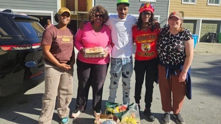 Kampagnen-Foto für Holiday Food Bags and Cash for the Bayview 2026, 1 von 4