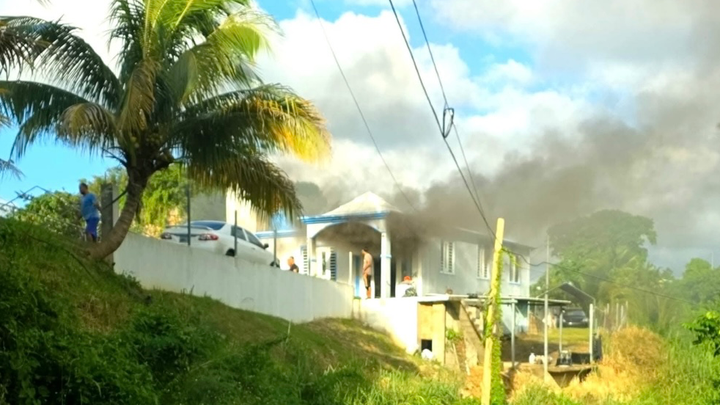 Ayuda a la familia Santiago tras incendio de su hogar campaign photo, 1 of 4