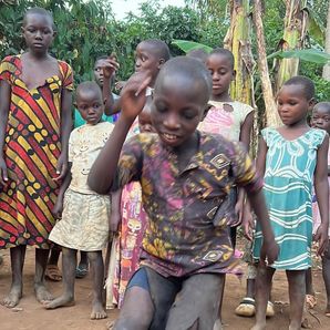 help children in kenya