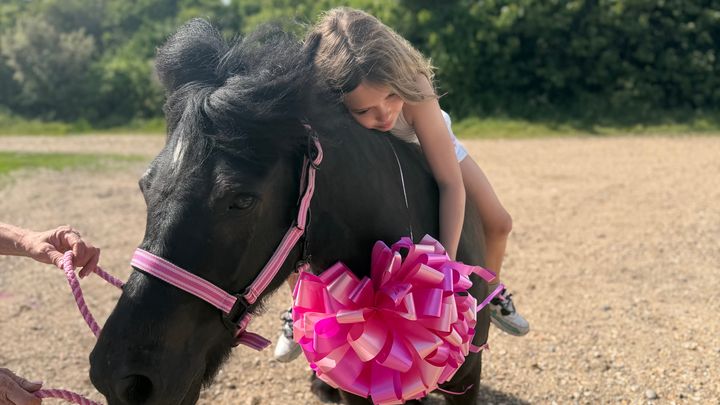 Honey’s pony campaign photo, 1 of 3