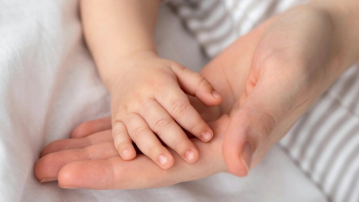 Aider une jeune maman de 12 ans victime de violences et bébé campaign photo, 1 of 3