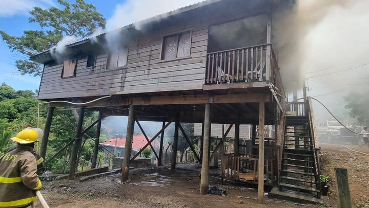 Reconstrucción de la casa de mi padre ( Huber Molina ) campaign photo, 1 of 8