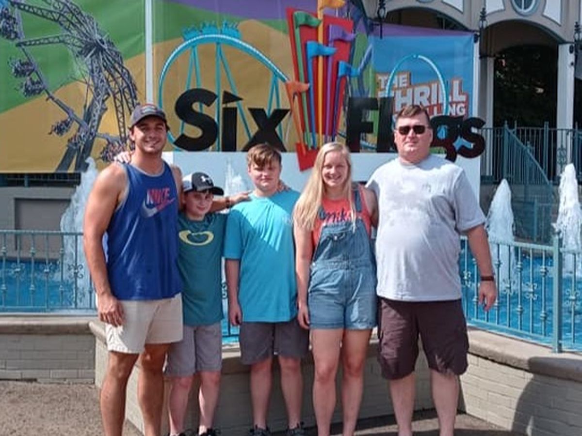 Fundraiser by Julia Gaither : funeral service, image size:1200x900