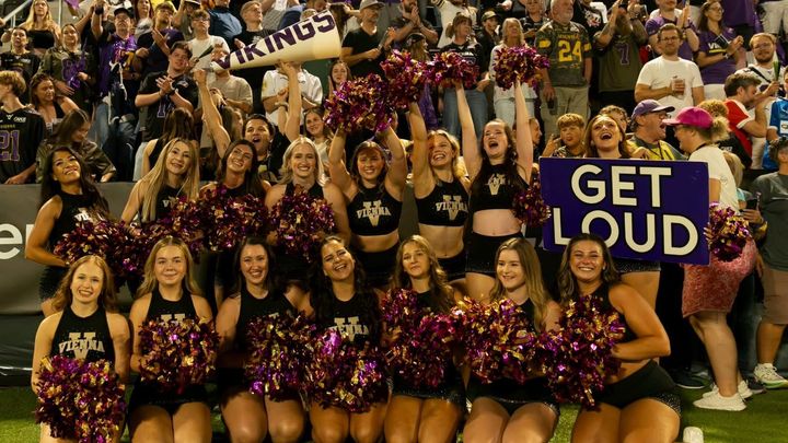 HILF UNSEREM SPIRIT SQUAD INS FINALE! campaign photo, 1 of 8