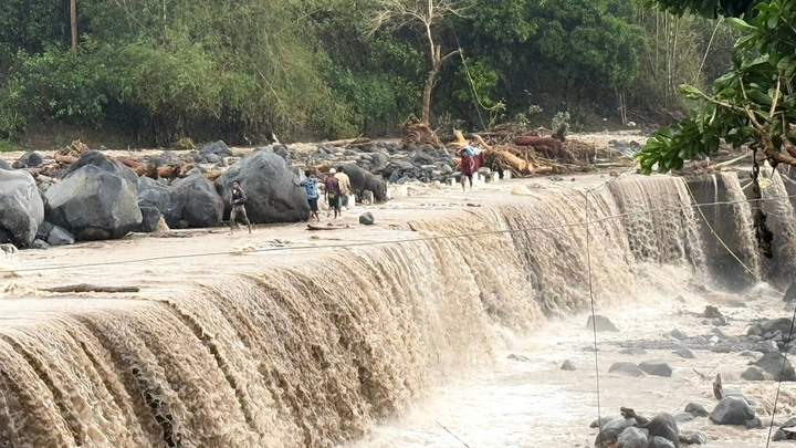 Help for families in Canlaon affected by Super Typhoon Tino campaign photo, 1 of 4