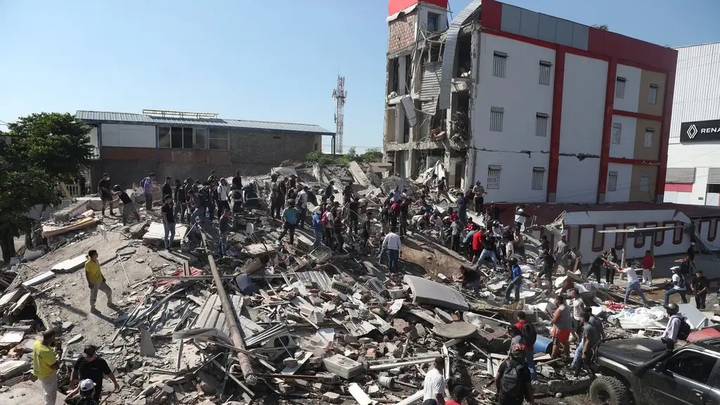 Help Colombia Rebuild After the 7.4 Magnitude Earthquake campaign photo, 1 of 3