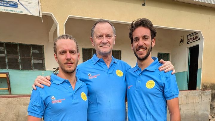 Foto van campagne Harouna il ragazzo che cammina sulle ginocchia.., 1 van 3