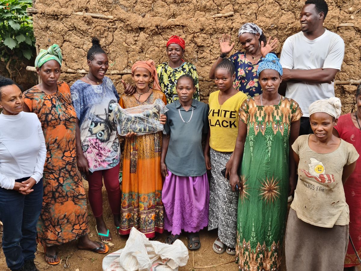 Fundraiser by Colette Vester : Sustainable education and responsible honey  production, image size:1200x900