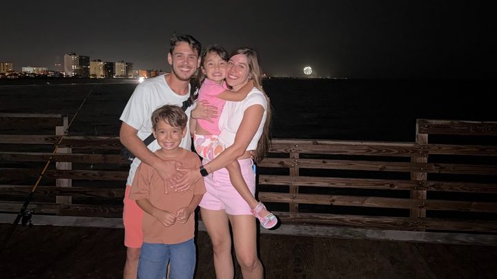 Ayuda a Héctor y a su familia durante su detención por ICE campaign photo, 1 of 4