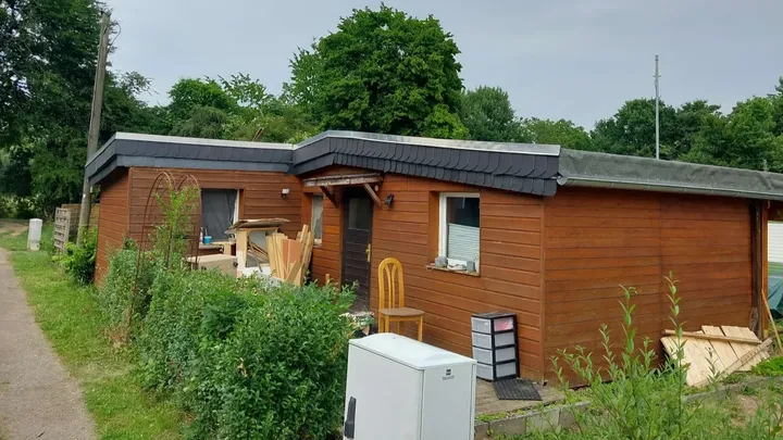 Kampagnen-Foto für Loss of Home-Verlust des Heimes nach Schließung des Platzes, 1 von 3