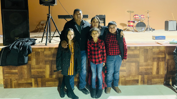 Help bring Jessica and Juan Jesus home to their children campaign photo, 1 of 5