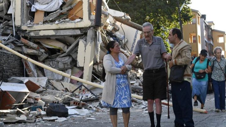 Unidos por Colombia: Ayudemos a las Víctimas del Terremoto campaign photo, 1 of 7
