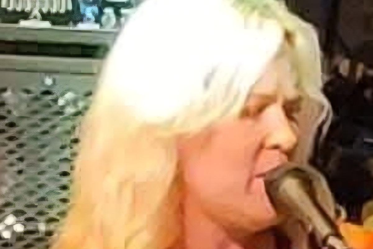 elyse has been struggling with an addiction to chewing tobacco Bliven Music | Elyse Vox
