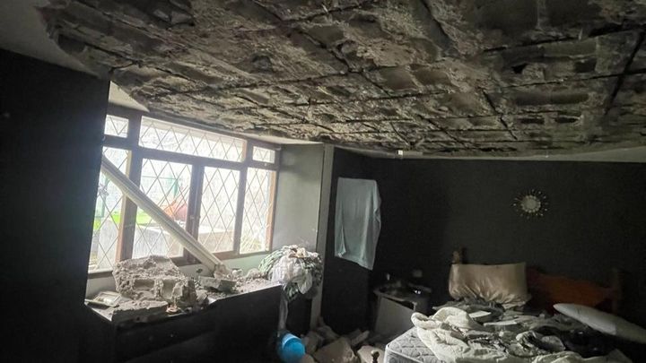 Sudden house collapse.. derrumbe repentino de la casa campaign photo, 1 of 3