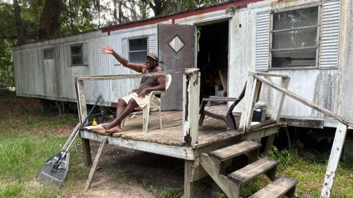 Help Tom Allen, Beaufort's unofficial greeter campaign photo, 1 of 8