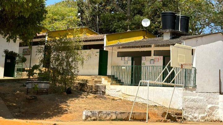 Help Replace Asbestos Roofs in Colombian School campaign photo, 1 of 2