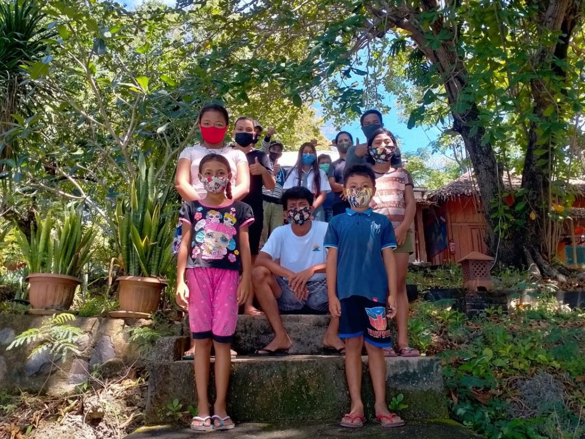 Raja Laut staff and families. Bunaken. campaign photo, 1 of 2
