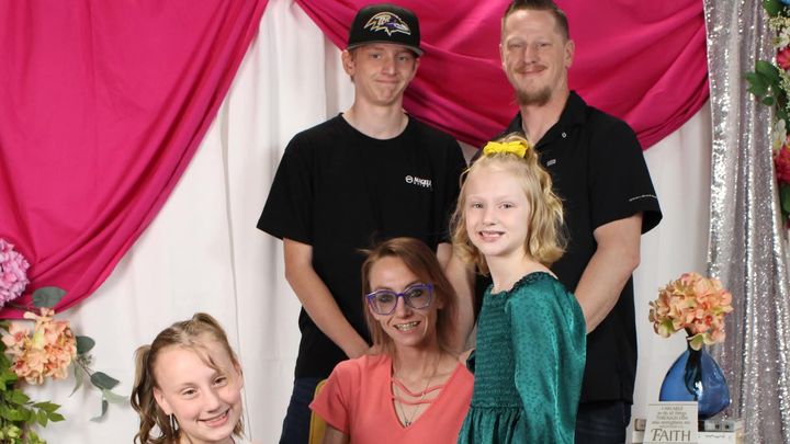 Support for Codee Hollingsworth’s Family campaign photo, 1 of 8