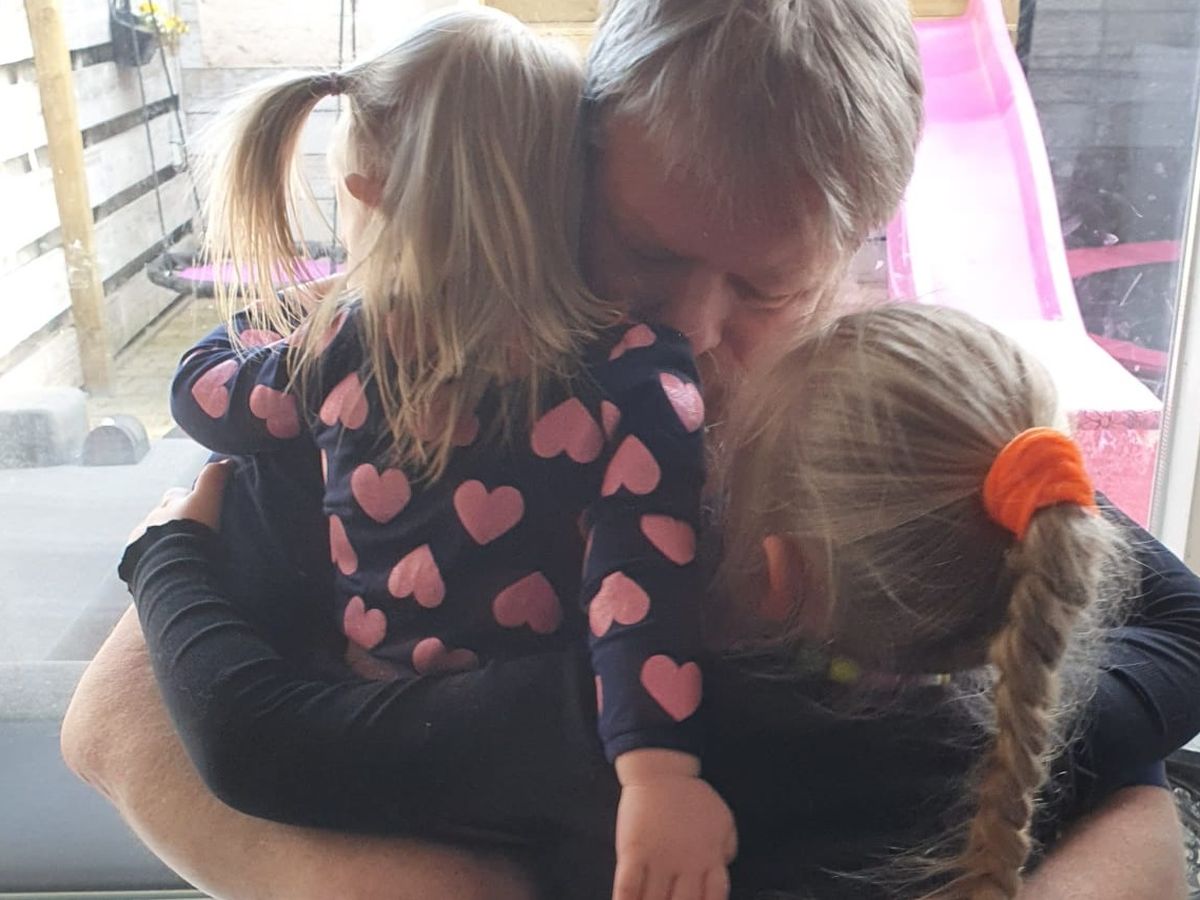 Als je na twee kinderen ook nog je man verliest campaign photo, 1 of 3