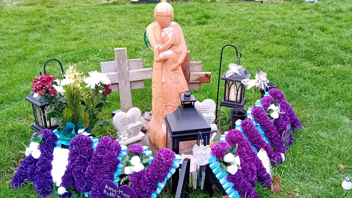 Amy and Mum's Memorial Sculpture campaign photo, 1 of 4